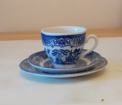 Vintage old willow pattern - willow",